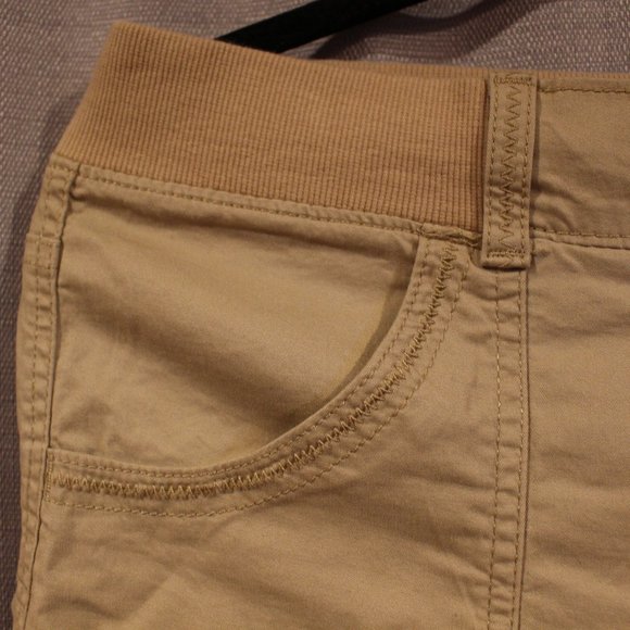 Lee Capris - Picture 5 of 10